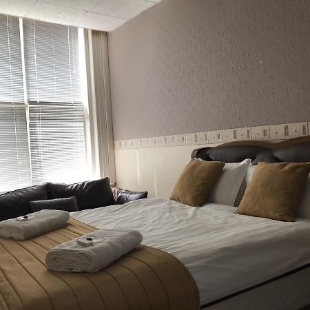 The Manchester Hotel Борнмът Екстериор снимка