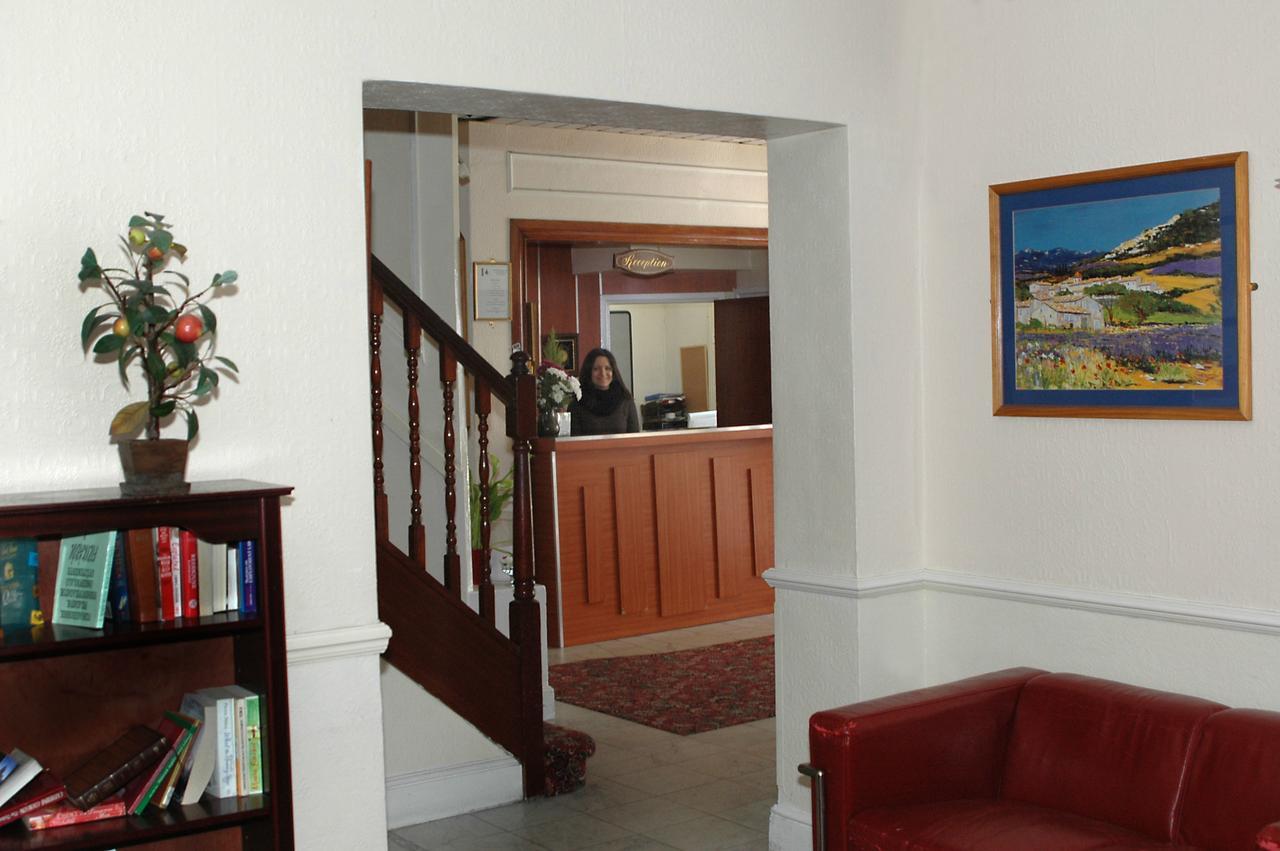 The Manchester Hotel Борнмът Екстериор снимка